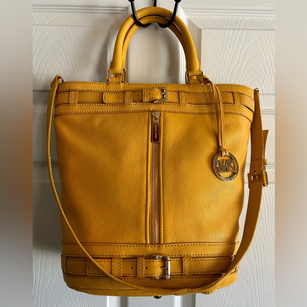 Michael Kors Pebbled Leather Bucket Bag